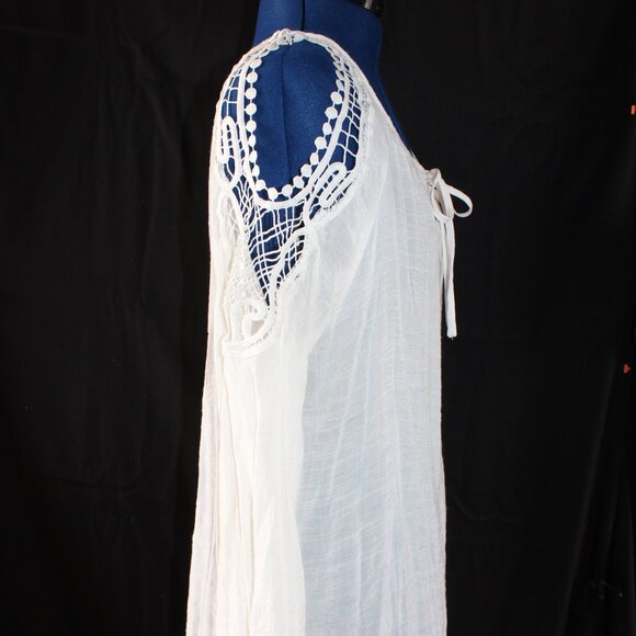 BY DESIGN Ivory Cold Shoulder Casual Blouse Shirt Top Size Medium - Picture 9 of 16
